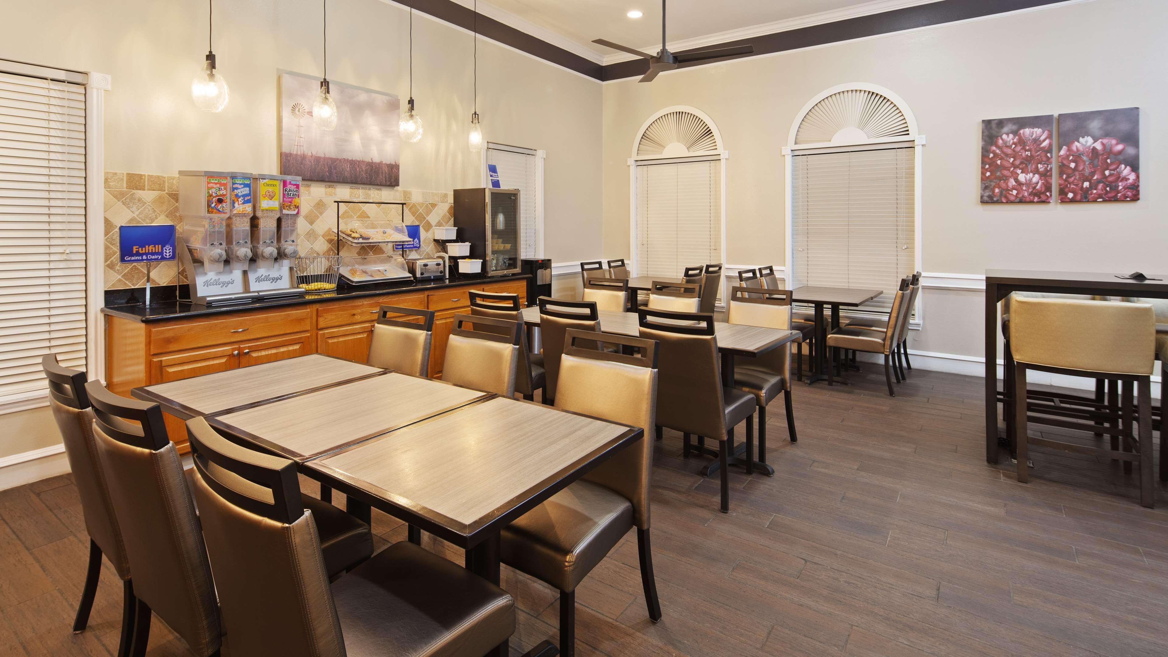 Best Western Inn Of Бренем Экстерьер фото