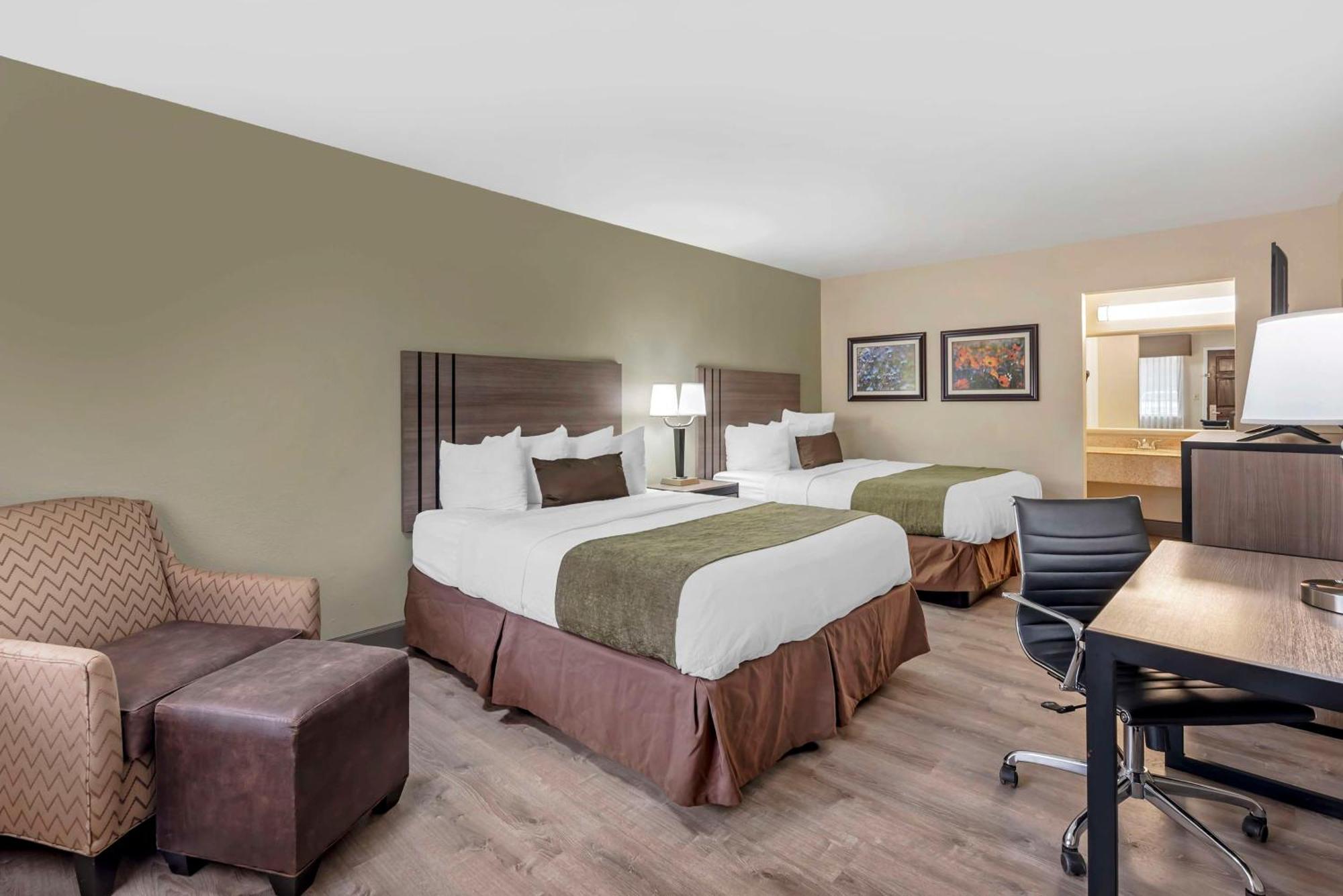 Best Western Inn Of Бренем Экстерьер фото